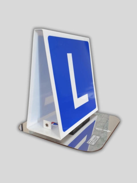 Emblemat L-ka z podstawą magnetyczną - niezabudowany Emblemat L-ka z podstawą magnetyczną - niezabudowany
